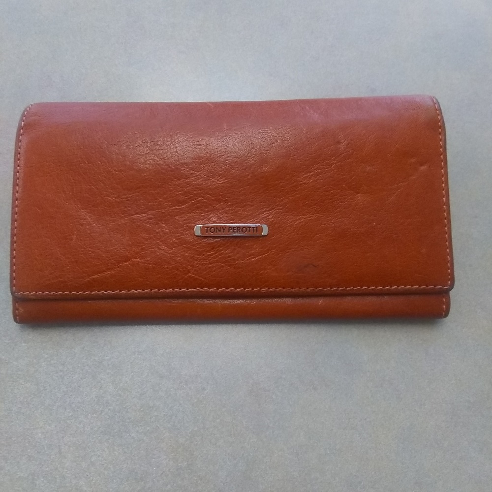 Tony Perotti long wallet